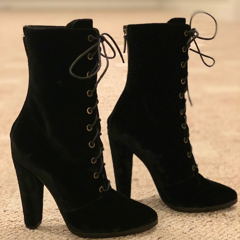 Balmain Vintage Velvet Lace up Boot !